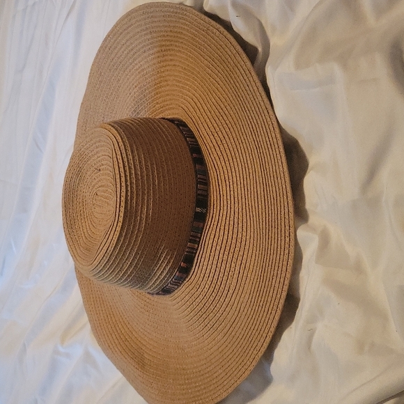 Accessories - WIDE brim summer floppy hat